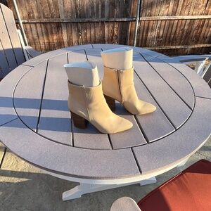 Sugar  NWT Evvie 3 in  ankle boot tan size 8